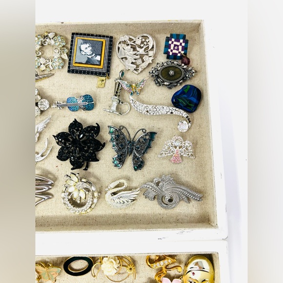 Vintage & Modern Gold & Silver Tone Assorted  Rhinestones Brooch Lot 70 - Picture 4 of 16